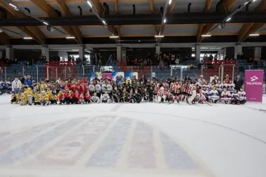 Młode hokejowe talenty w Bytomiu pokazały siłę na lodzie i poza podium