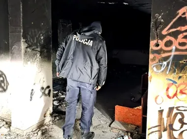 Mróz zagląda do pustostanów - bytomscy policjanci ruszyli na nocne kontrole